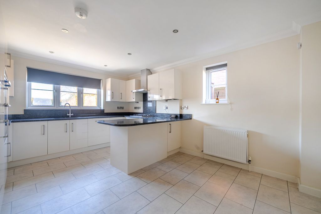 Property photo 3 of 10 3