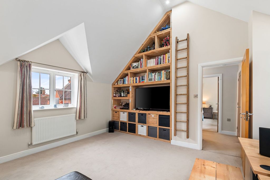 Property photo 2 of 62