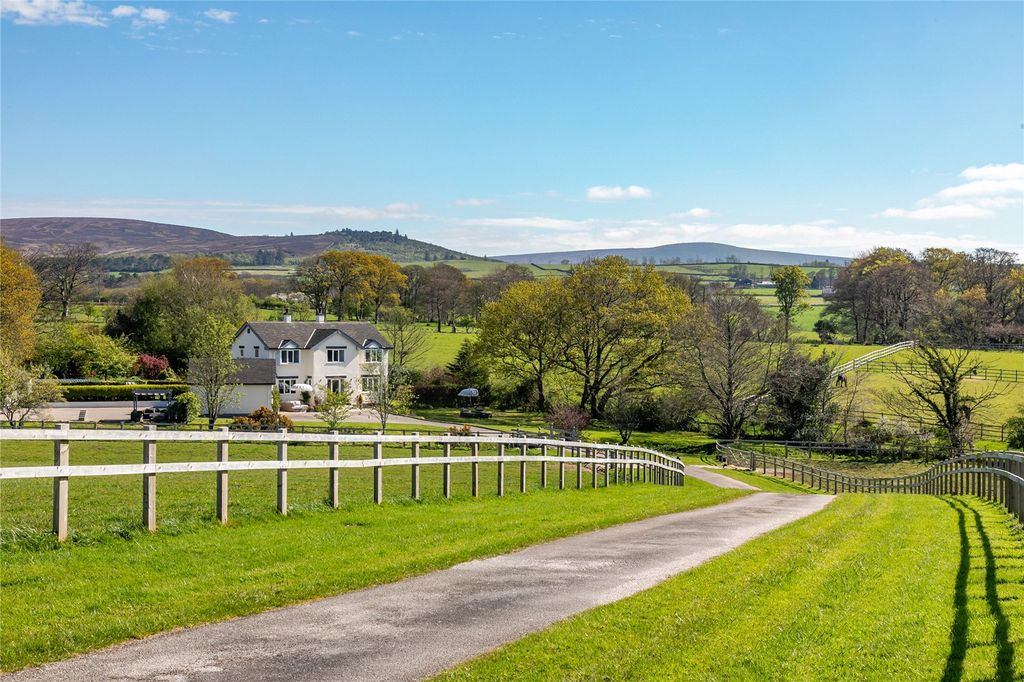 Property photo 2 of 26 Approach