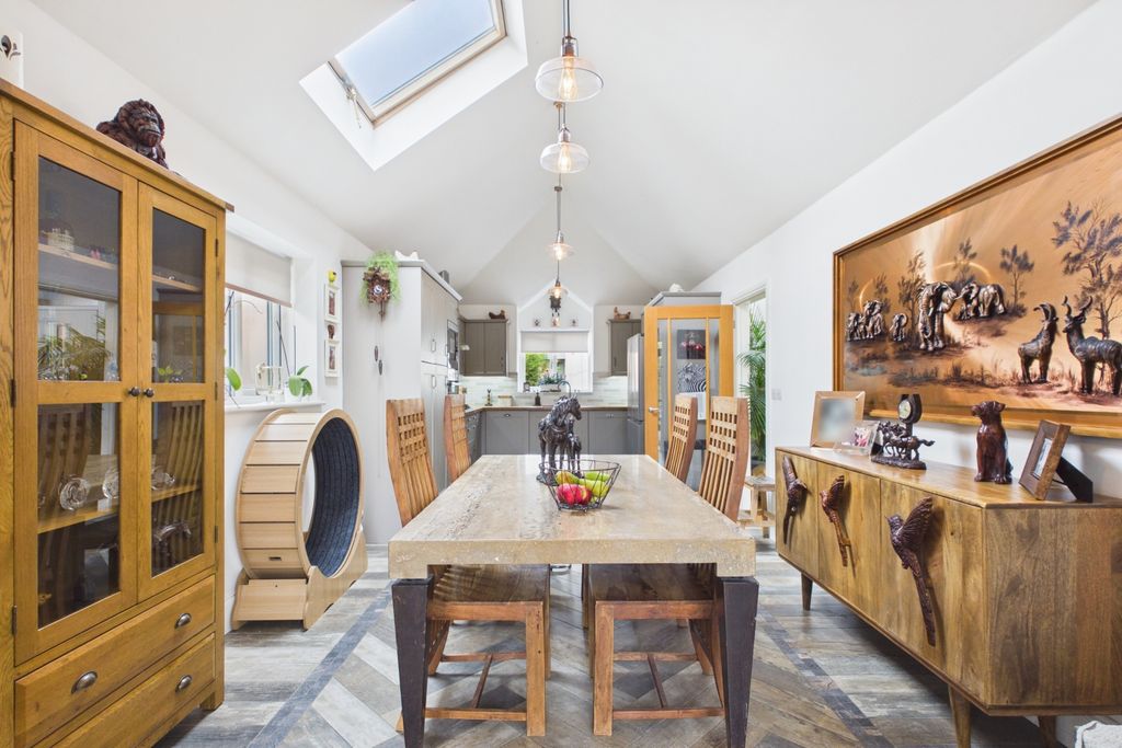Property photo 3 of 37 Ewemove - Spalding - River Bank - Kitchen Dining R