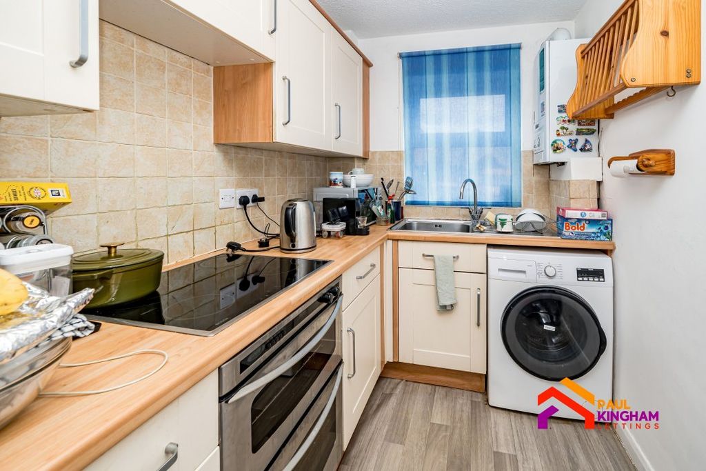 Property photo 3 of 6