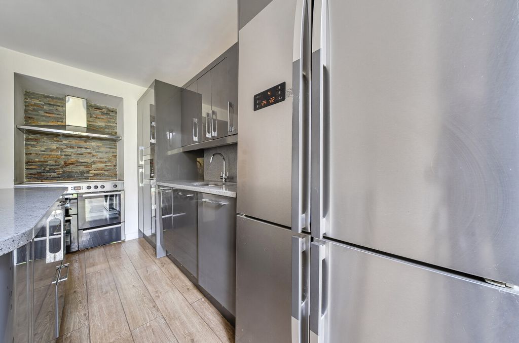 Property photo 3 of 17 1432402-5-69c19Cb...