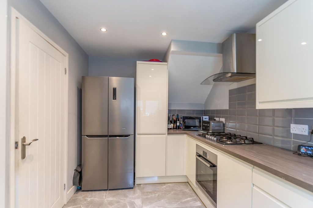 4 bed semi-detached house for saleTramway Close, Fairwater NP44 photo 5