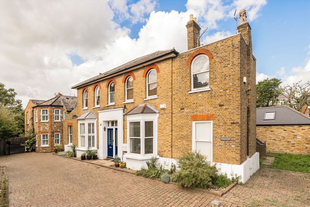 Property photo 1 of 9