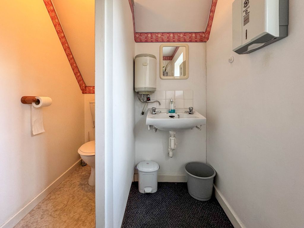 Property photo 3 of 10 c