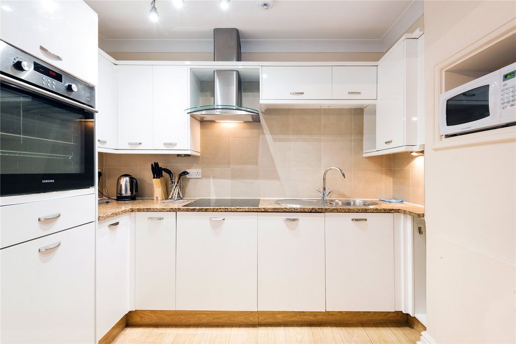 Property photo 2 of 6 Kitchen