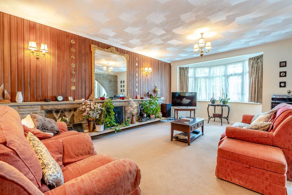 Property photo 3 of 49