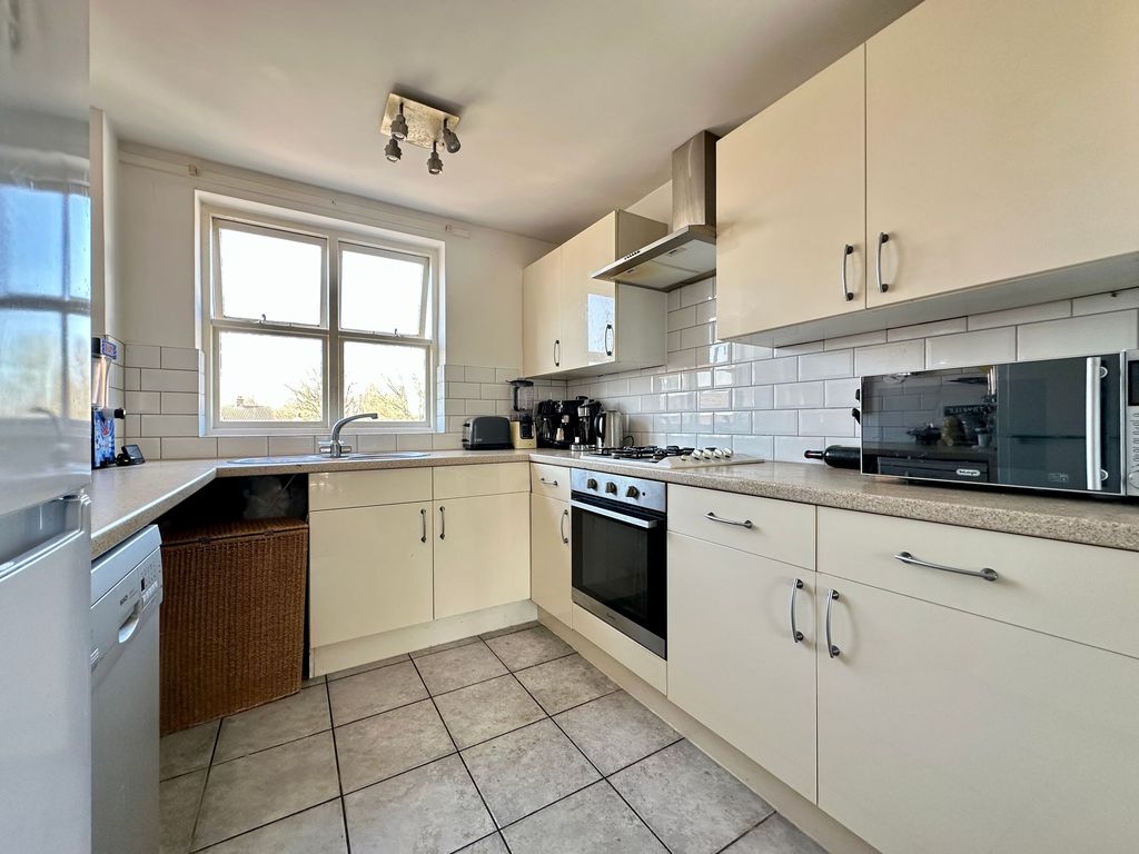 Property photo 3 of 9 Kitchen