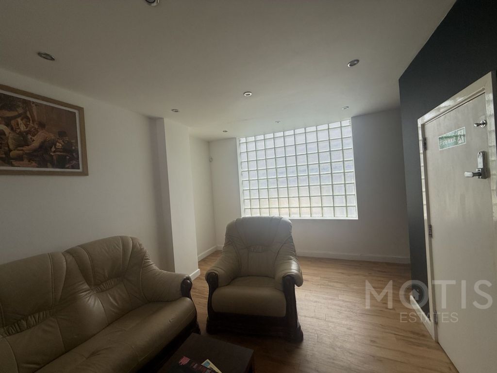 Property photo 3 of 11 Photo 1