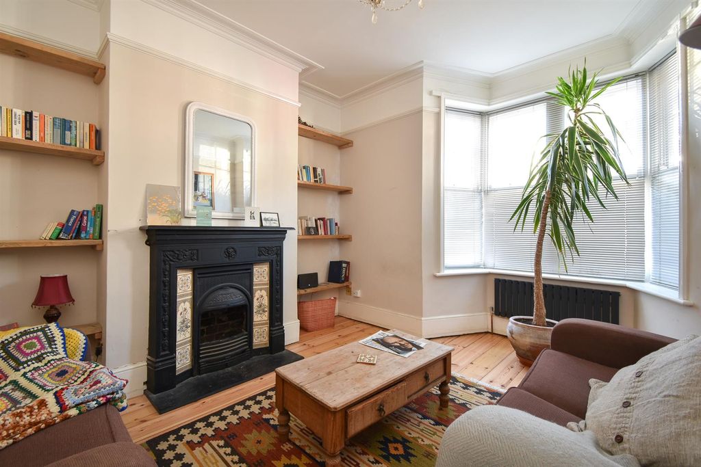 Property photo 1 of 22 Living Room