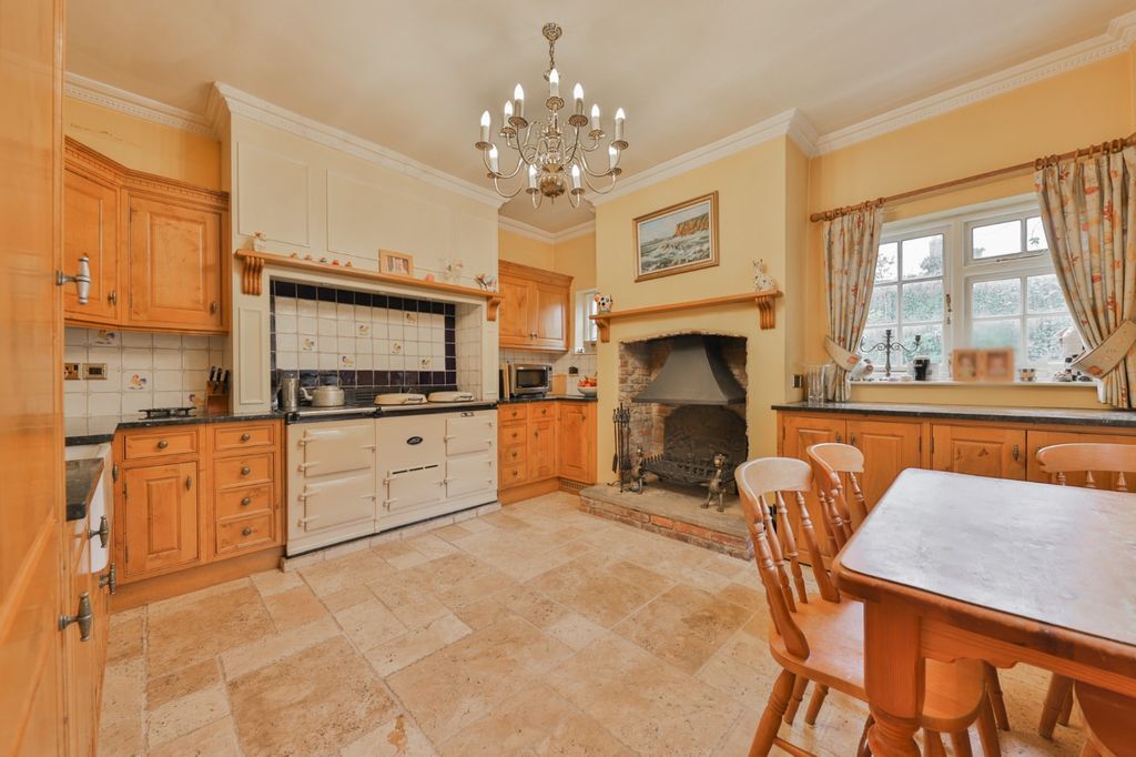 Property photo 3 of 30 2075459