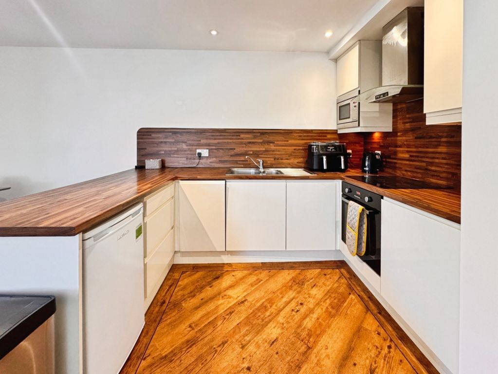 Property photo 3 of 13 Kitchen