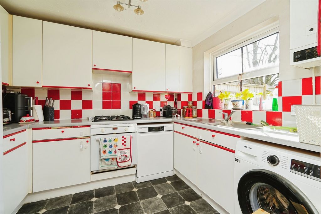 Property photo 3 of 12