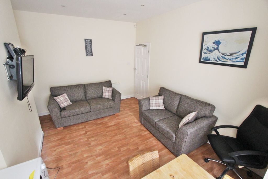 Property photo 3 of 6