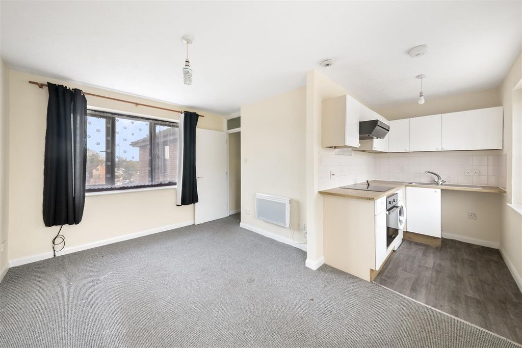 Property photo 2 of 8