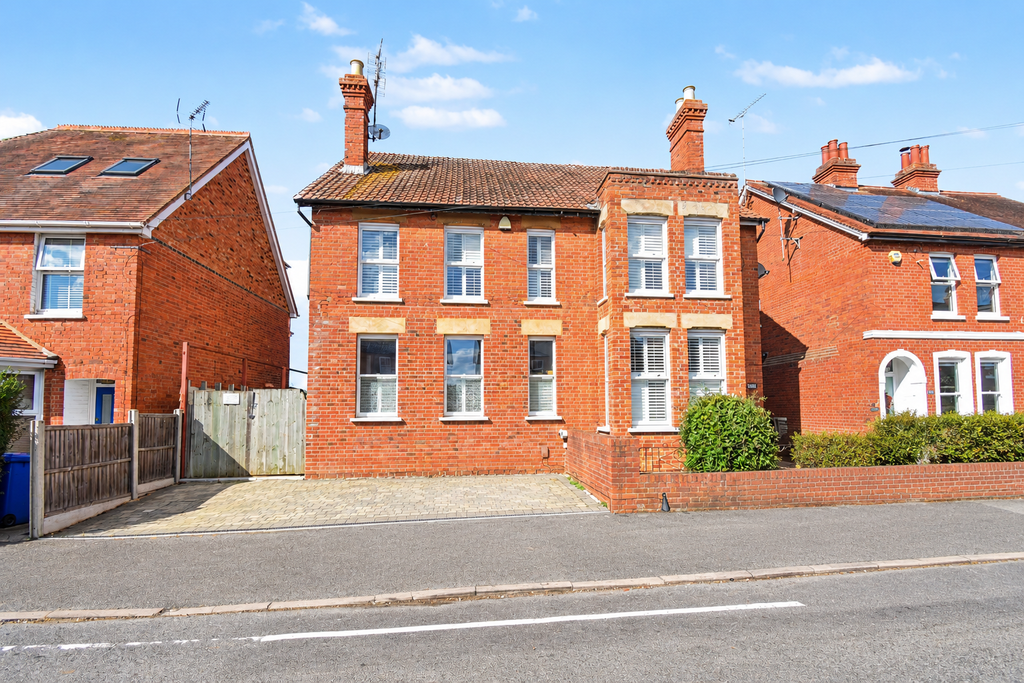 Property photo 1 of 24 22 Spencers Road, Maidenhead, Sl6 6Ln
