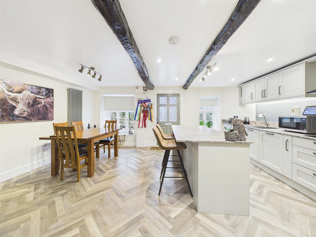 Property photo 3 of 20 Cam05474G0-Pr0056-Still003.Jpg