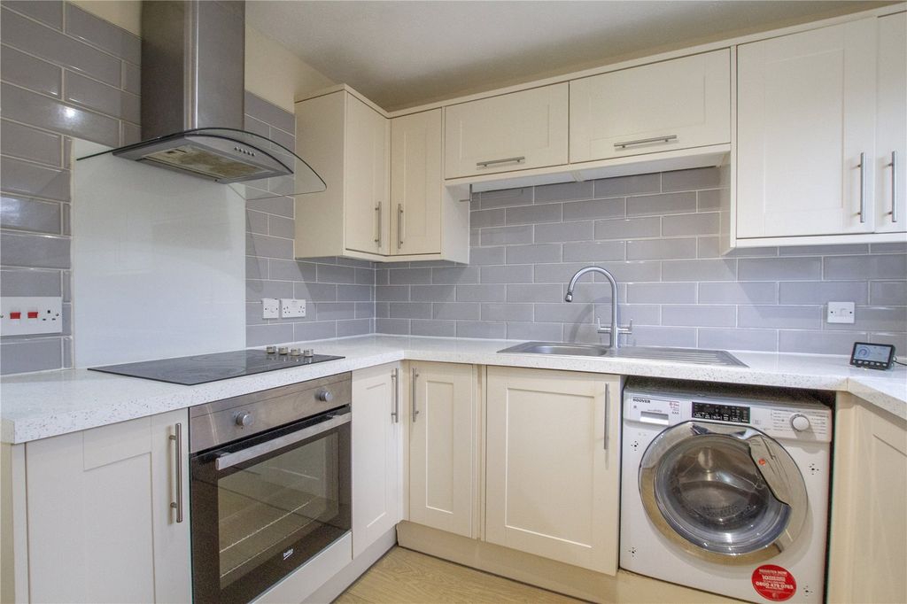 Property photo 2 of 9 Picture No. 15