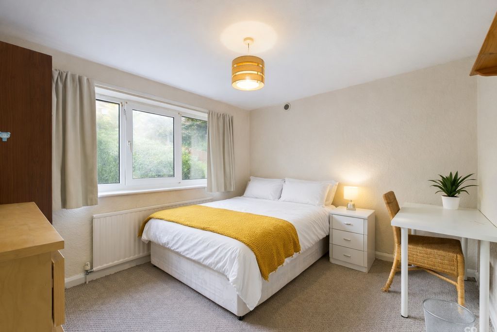 Property photo 1 of 8 Photo 11