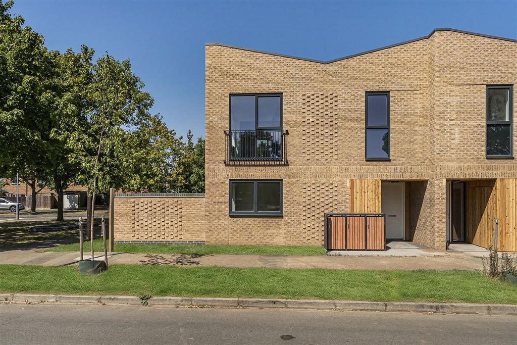 Property photo 1 of 9 2_74265.Jpg