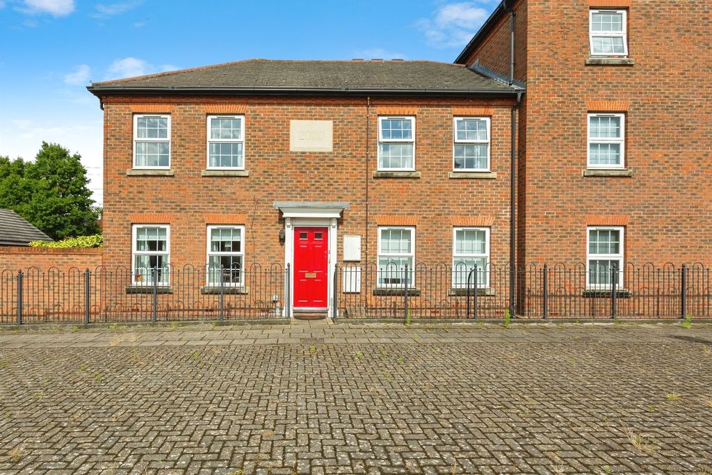 Property photo 1 of 18