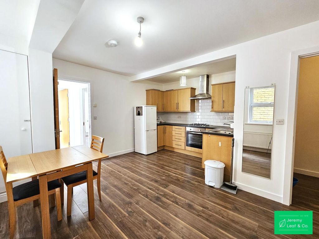 Property photo 2 of 8 Kitchen