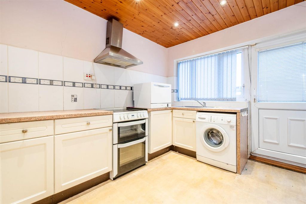 Property photo 3 of 20 Kitchen