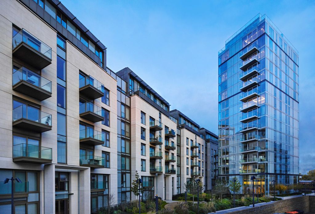 Property photo 2 of 8 External