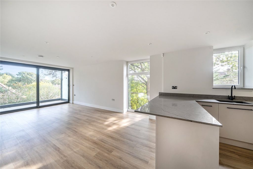 Property photo 2 of 7 Picture No. 10