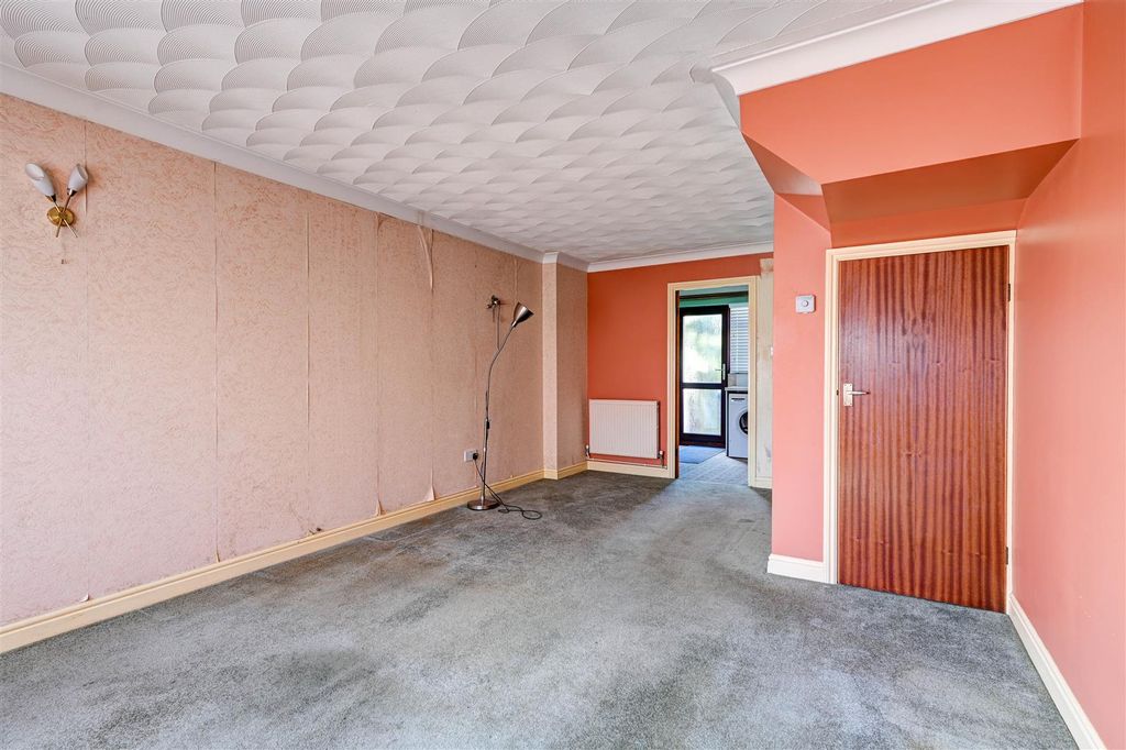 Property photo 3 of 10 Lounge.Jpg