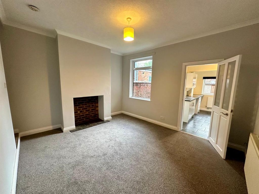 Property photo 3 of 18 Living Room