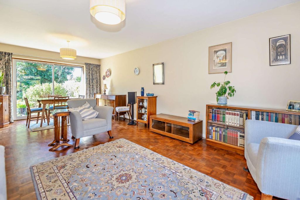Property photo 3 of 22 8643623-Interior14-800.Jpg