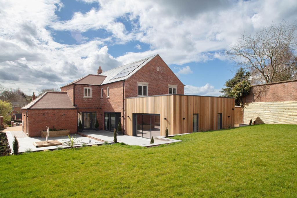 Property photo 1 of 18 Rear Garden