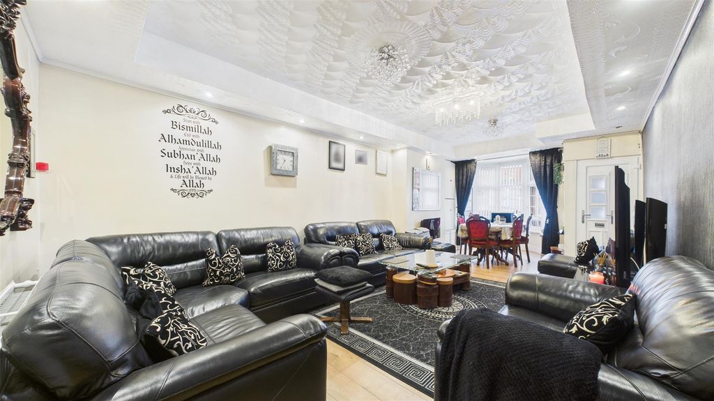 Property photo 3 of 13 Cam05101G0-Pr0103-Still021.Jpg