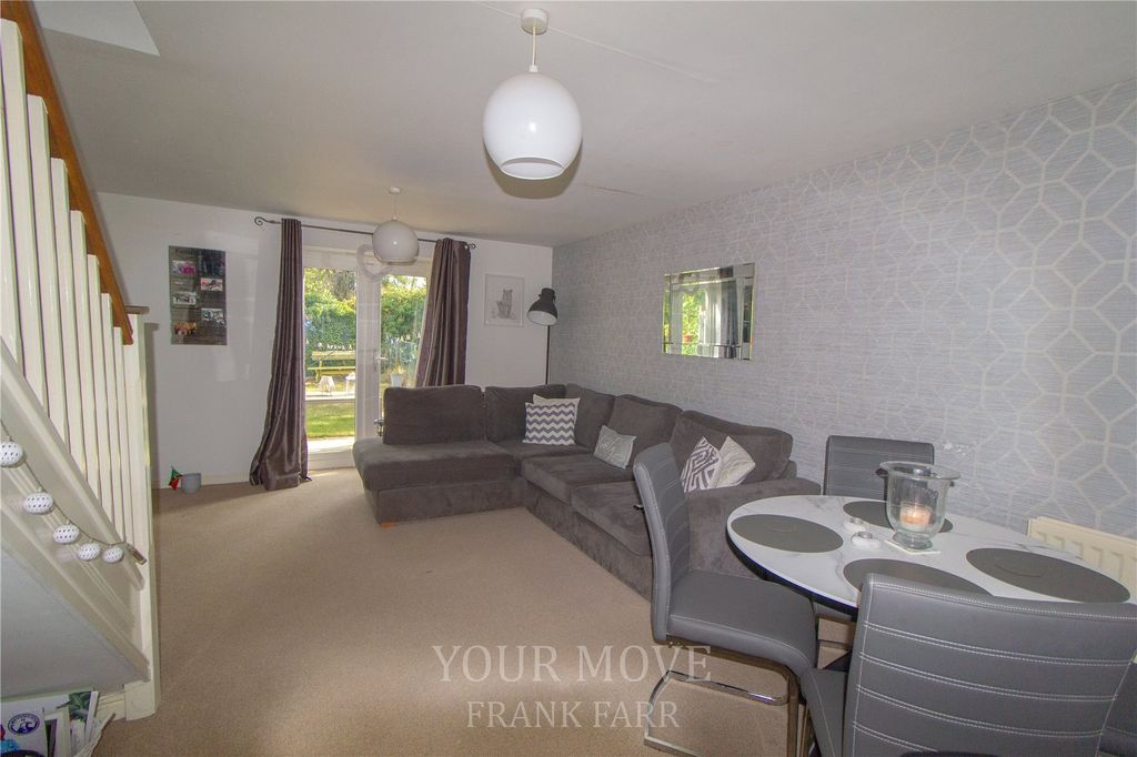 Property photo 2 of 10 Lounge