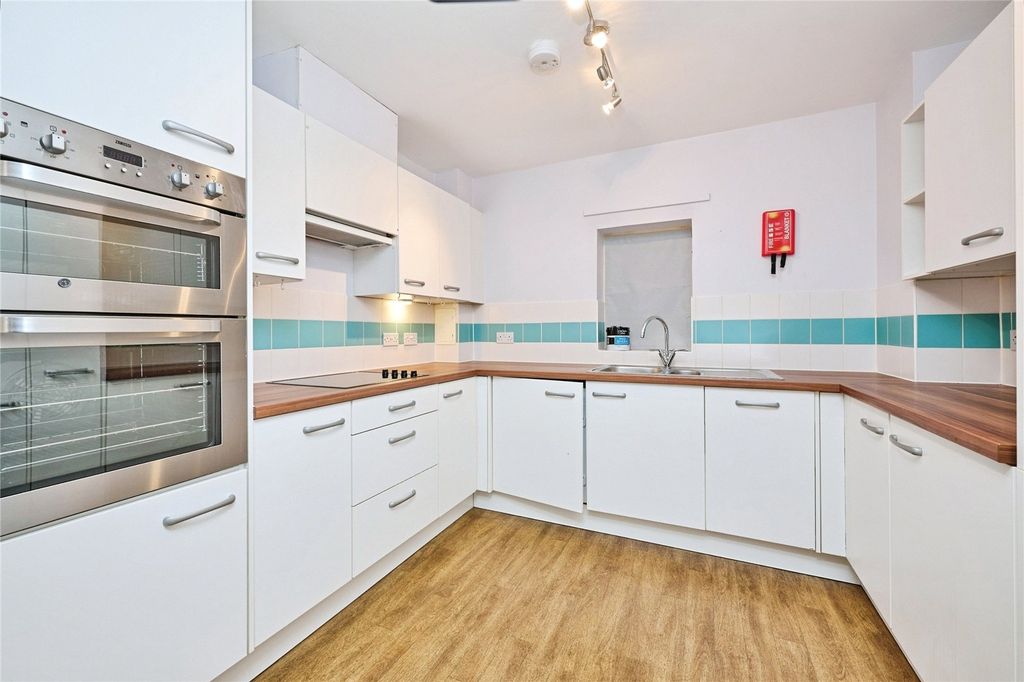 Property photo 2 of 19 Picture No. 18