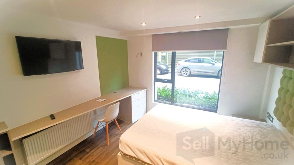 Property photo 3 of 6 Bedroom