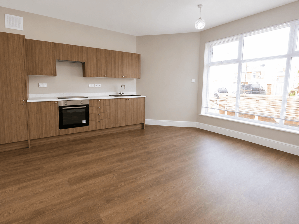 Property photo 3 of 10 Lounge/Kitchen