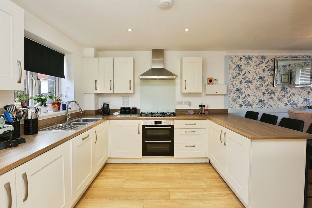 Property photo 3 of 30