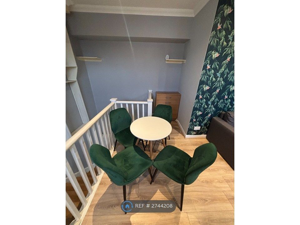 Property photo 2 of 13 Lounge/ Dining Area