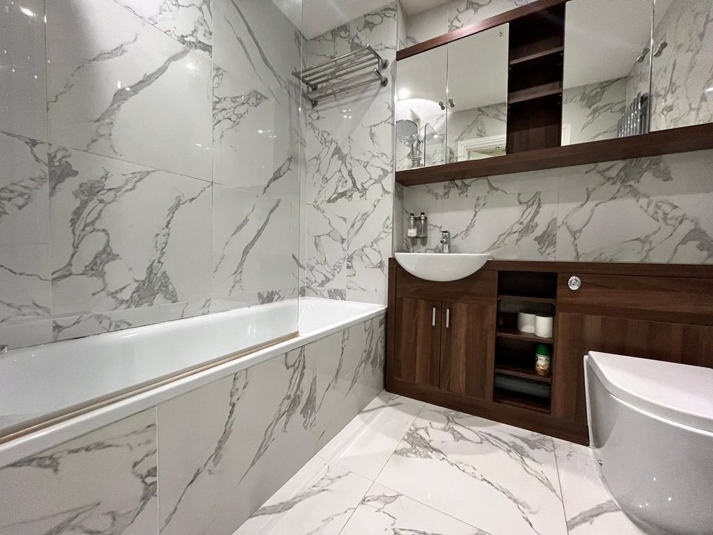 Property photo 3 of 8 Bathroom