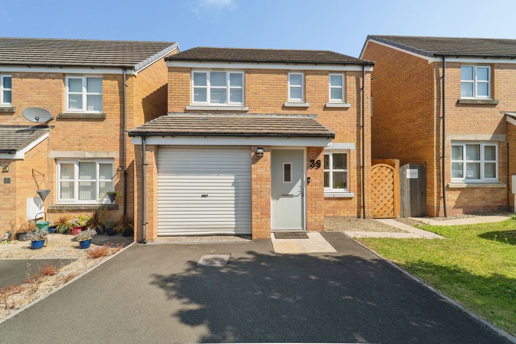 Property photo 1 of 18 Pbox-Img.Jpg