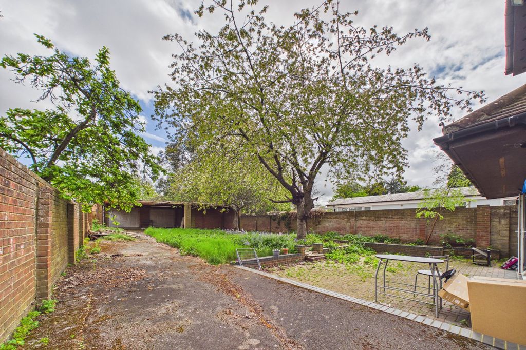 Property photo 3 of 8 Picture No. 12