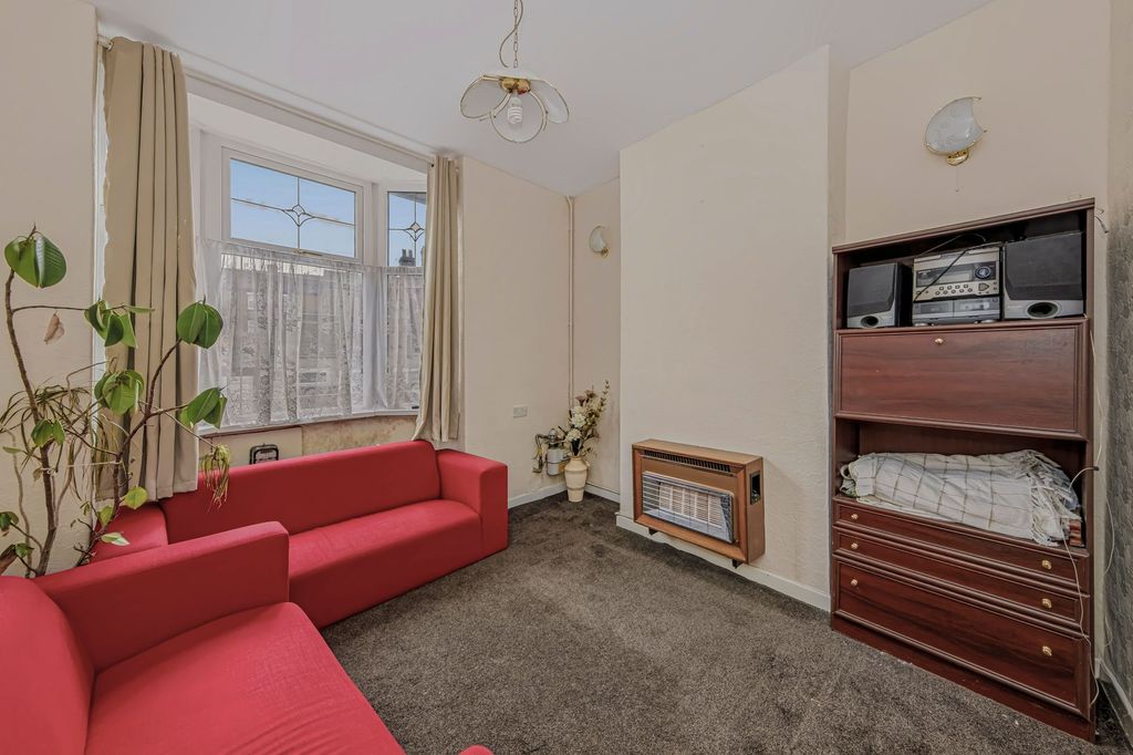 Property photo 3 of 20