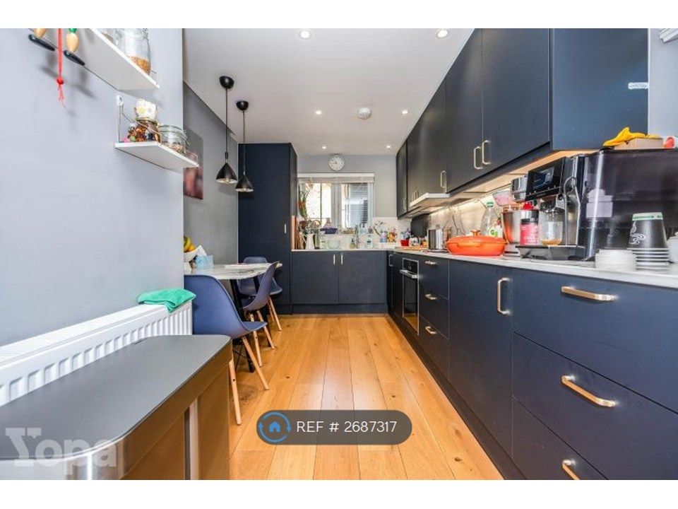 Property photo 3 of 20 Kitchen