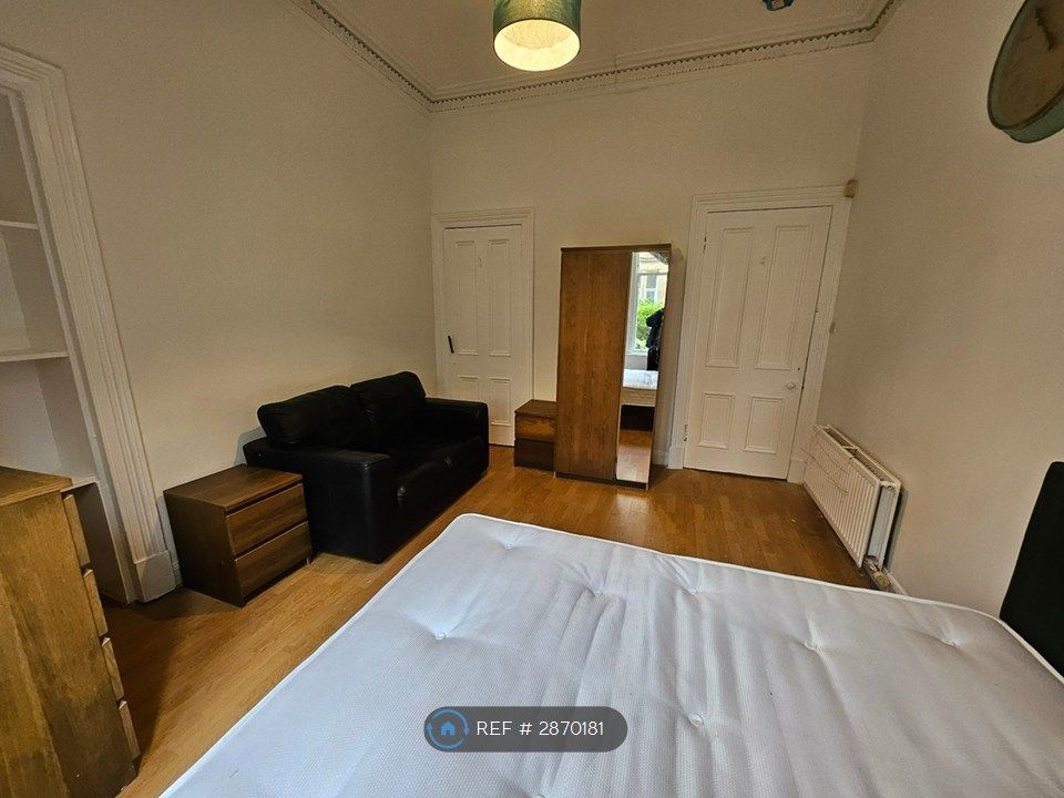 Property photo 2 of 10 Bedroom 1 (Alternative View)