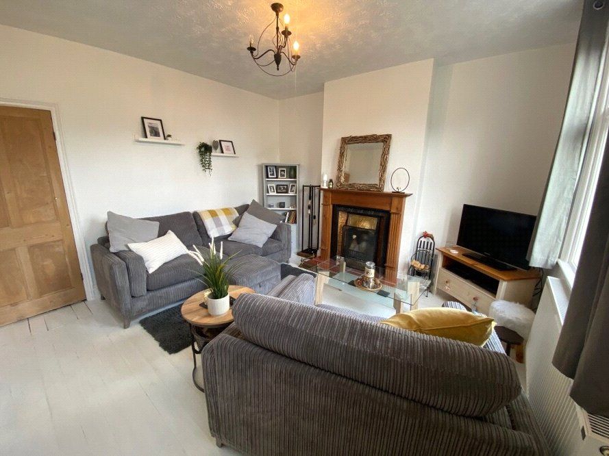 Property photo 3 of 11 Lounge