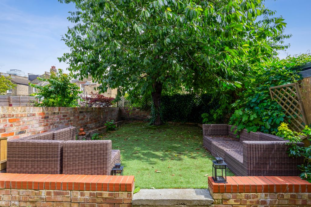 Property photo 2 of 17 Garden
