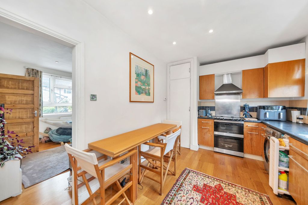 Property photo 3 of 11