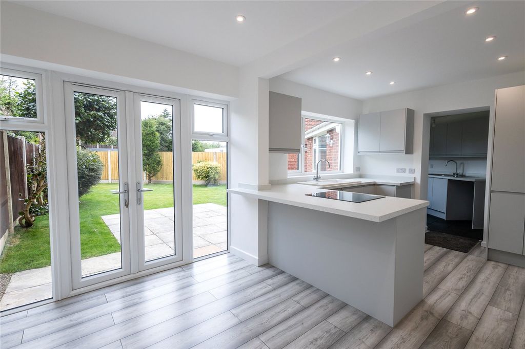 Property photo 2 of 33 Picture No. 43